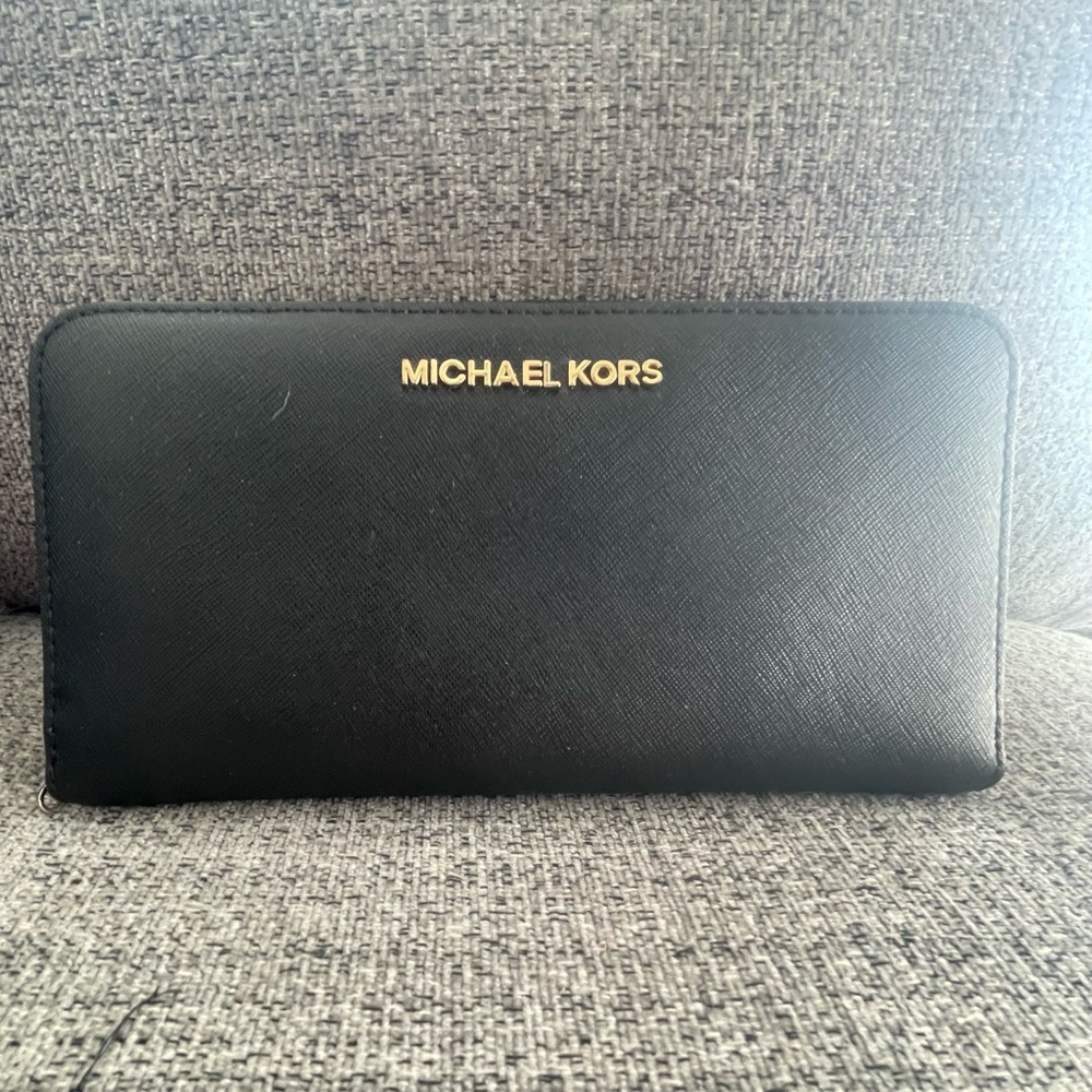 Large Black and Gold Michael Kors Jet Set Wallet